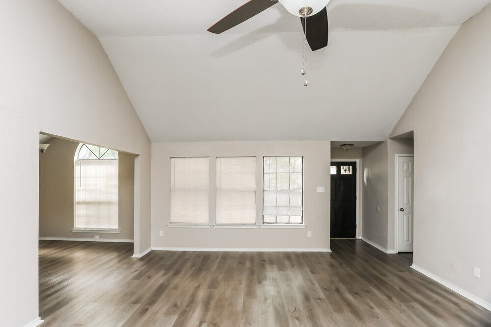 Building Photo - 2221 Collier Ct