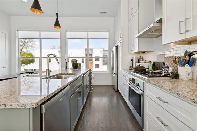 Building Photo - 2319 Kirby St