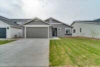 Building Photo - Charming 3 Bed and 2 Bath Home