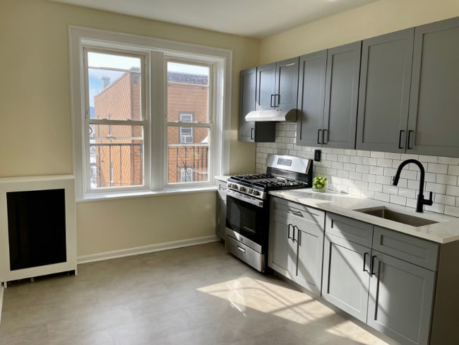 Building Photo - 500 8th St