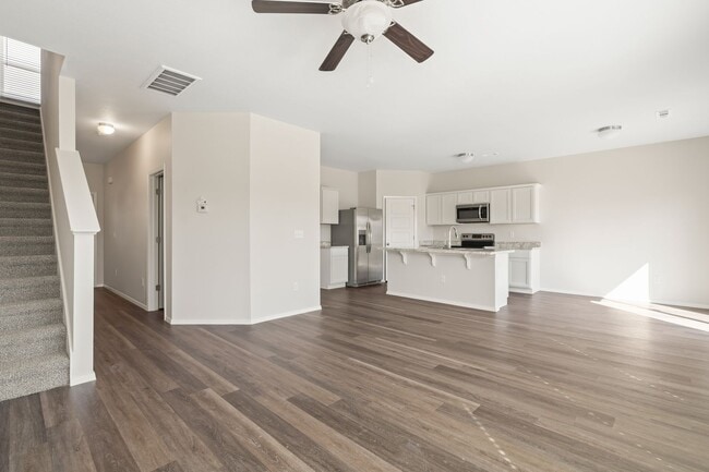 Building Photo - Pre-Leasing Now! Make This Charming 3-Bedroom, 2.5-Bath Home in Farmington Yours!