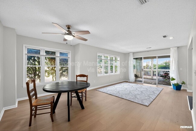 Building Photo - 201 Oakwood Ct