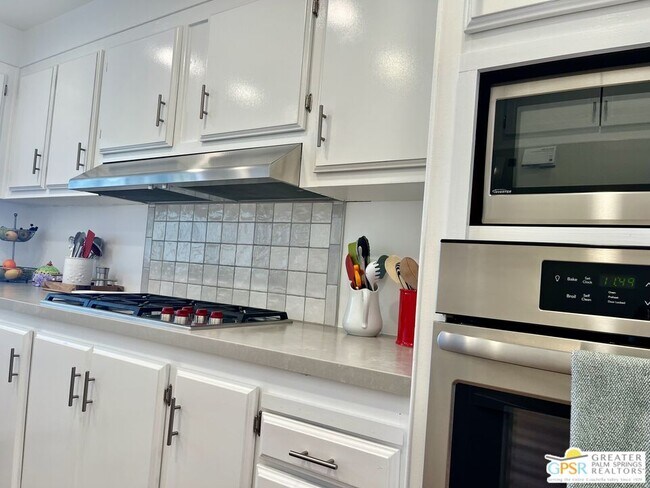 Building Photo - 73450 Country Club Dr