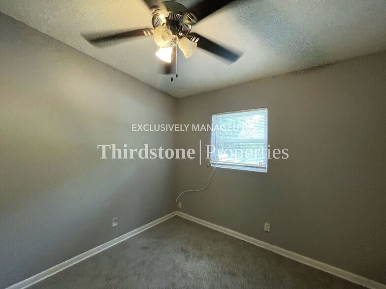 Building Photo - 2212 W 12th St