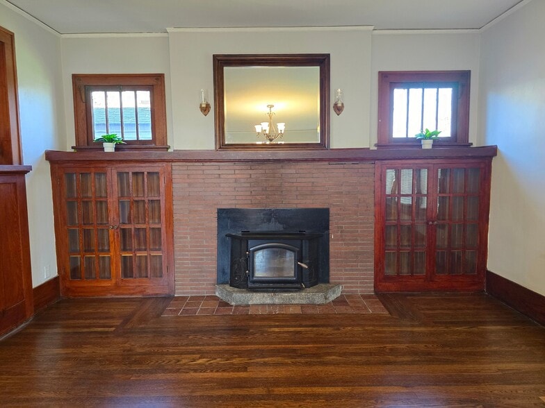 Building Photo - 26850 Seven Mile W
