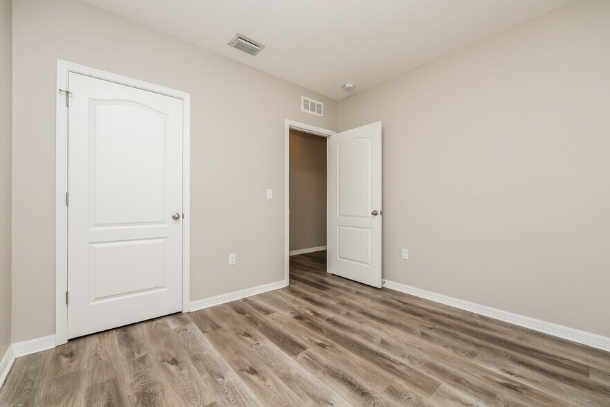 Building Photo - 10540 Whispering Hammock Dr