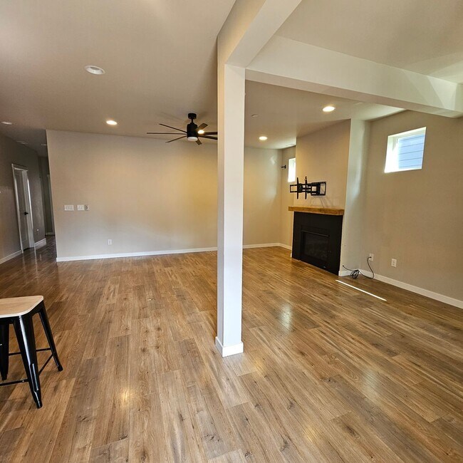 Building Photo - 2444 Seringa Ave