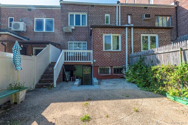Building Photo - 65-25 Alderton St