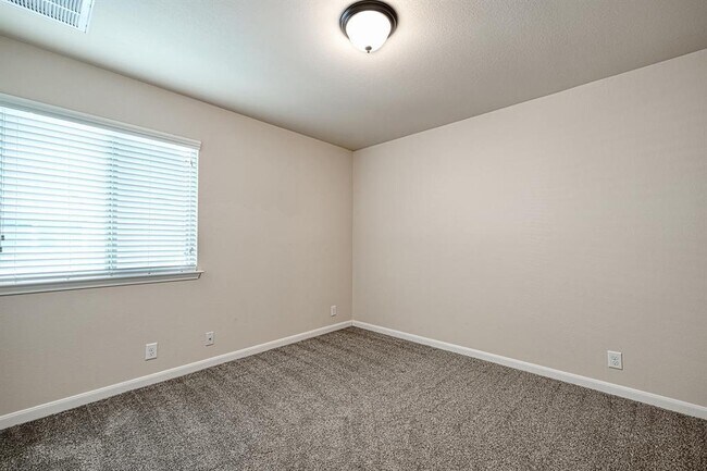 Building Photo - 320 Rock Mill Loop