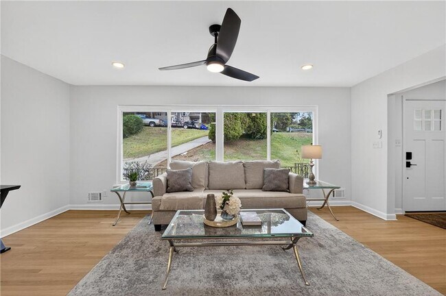 Building Photo - 2967 Flat Shoals Rd