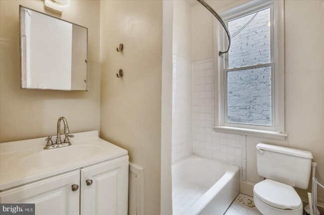 Building Photo - 825 11th St NE