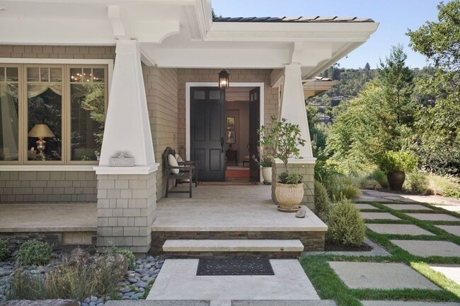 Building Photo - Stunning 4Bed/5bath Home in Kentfield