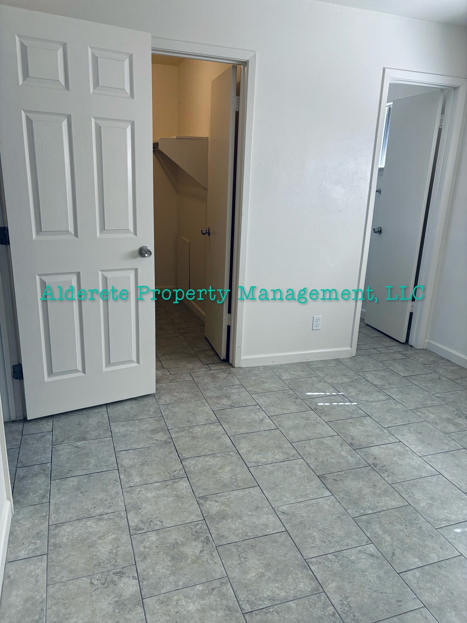 Building Photo - 3312 Wellesley Ct NE