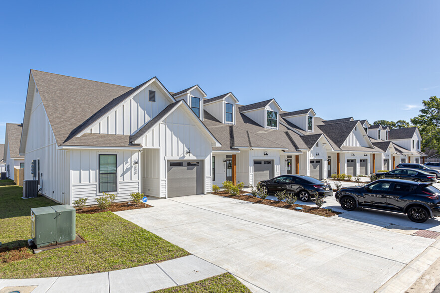 Building Photo - Oak Grove Townhomes