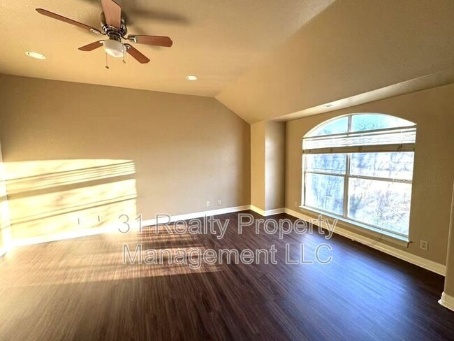 Building Photo - 7 Monarch Oaks Ln