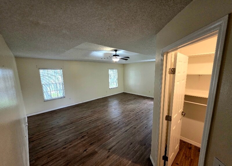 Building Photo - 11006 Lake Katherine Cir