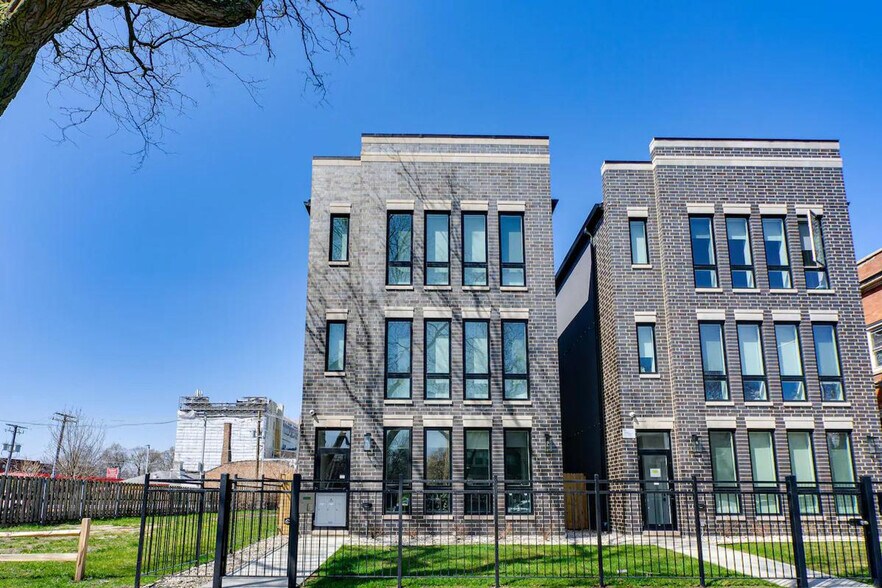 Building Photo - 5436 S Michigan Ave