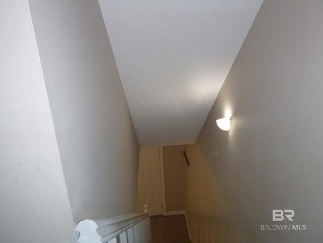 Building Photo - 600 Cheshire Ln