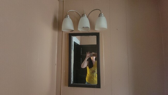 Building Photo - Charming 3-bedroom home, ready for you!