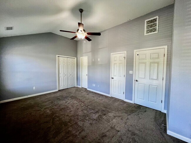Building Photo - Tri-Level Condo – Pets Welcome, Washer & D...