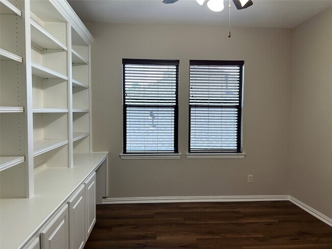 Building Photo - 101 Silverwood Ranch Estates