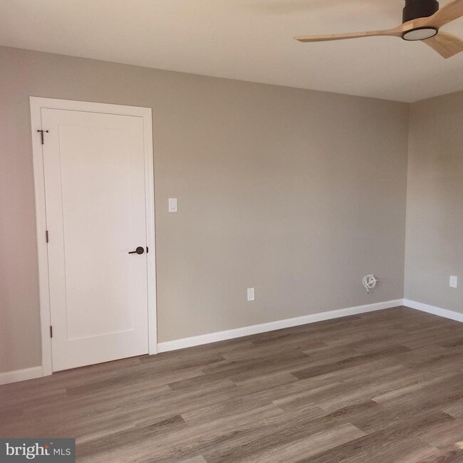 Building Photo - 16 Pickwick Pl