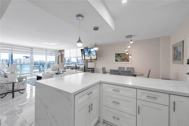 Building Photo - 2501 S Ocean Dr