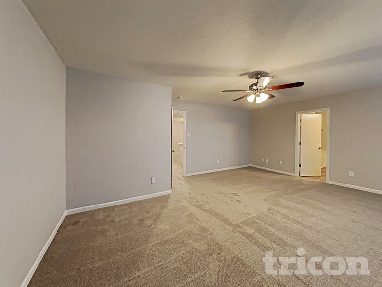 Building Photo - 807 Chastain Ave