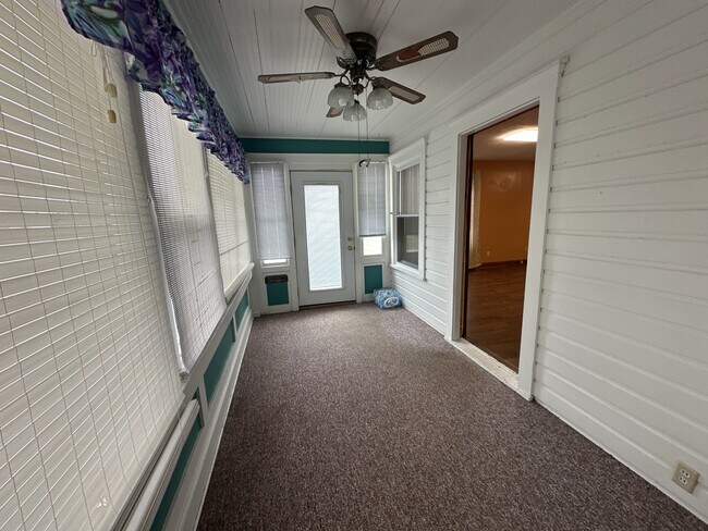 Building Photo - 940 Lindbergh Ave