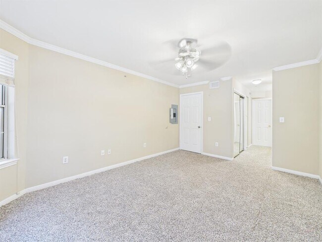 Building Photo - 501 W 26th St