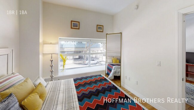 Building Photo - 905 S. Broadway-614A