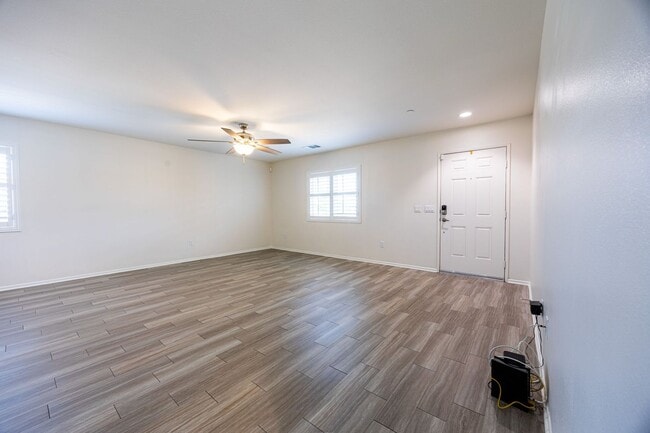 Building Photo - 511 Meadow Ct