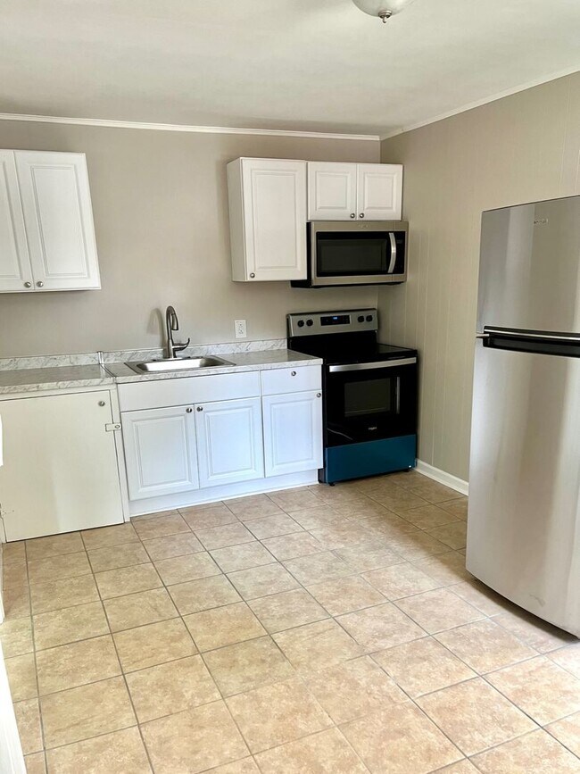 Building Photo - 106 Lassiter Dr
