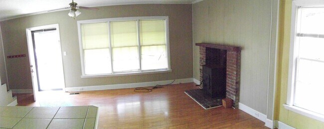 Building Photo - 28 N Broadview St