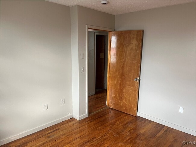 Building Photo - 618 State St