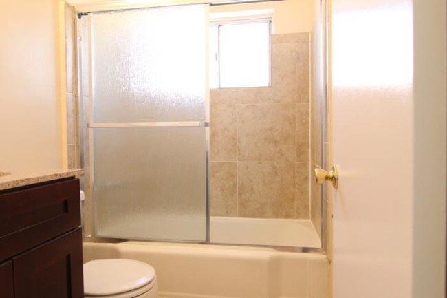 Building Photo - 1 bedroom in Los Angeles CA 90028