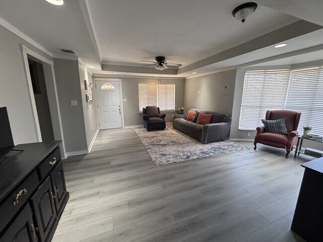 Building Photo - 116 Matlock