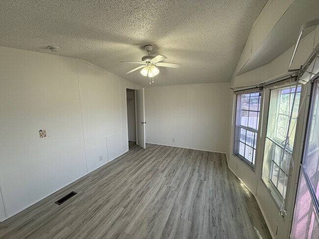 Building Photo - 329 Laureno Pl