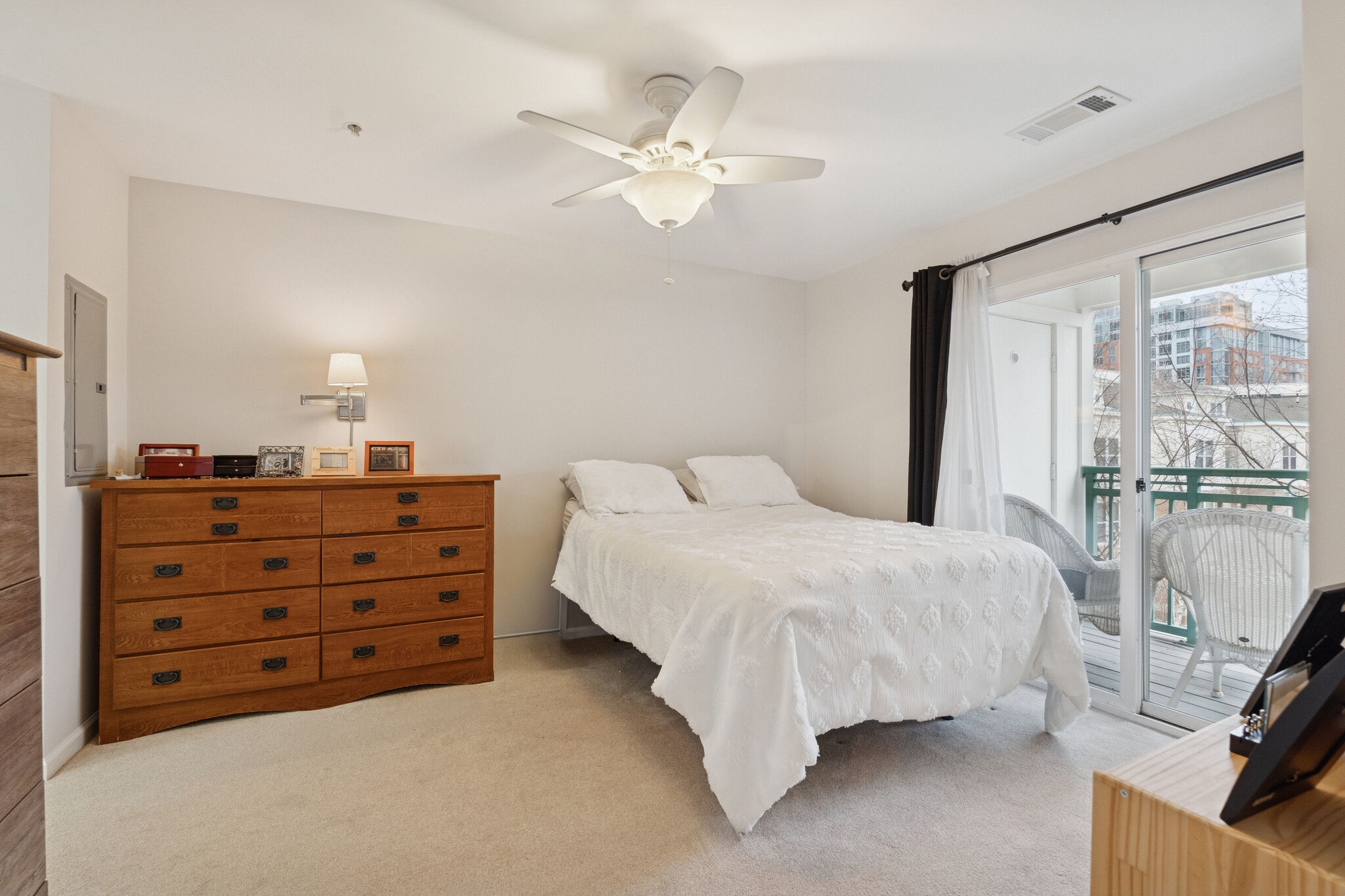 Primary suite with access to the balcony - 12000 Market St