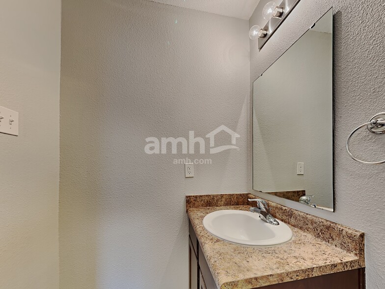 Building Photo - 1141 Central Park Dr