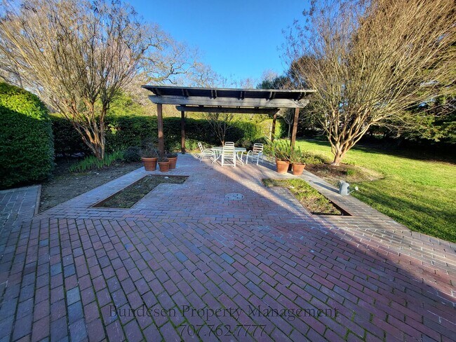 Building Photo - 460 Piezzi Ln