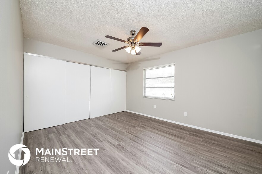 Building Photo - 744 Pineland Ave