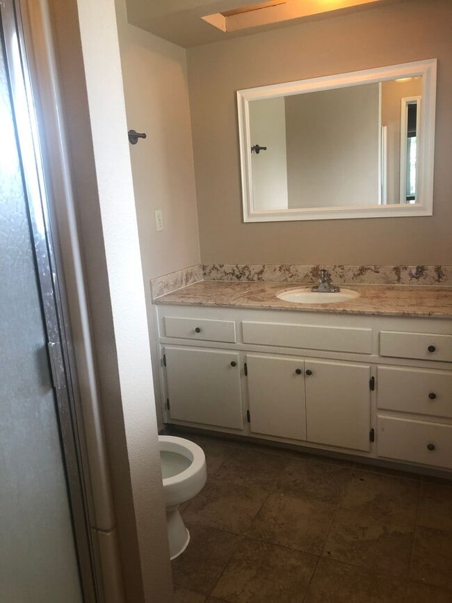 Building Photo - 3 Bed 2 Bath Presidential Home near Los Banos High School with HUGE Backyard!