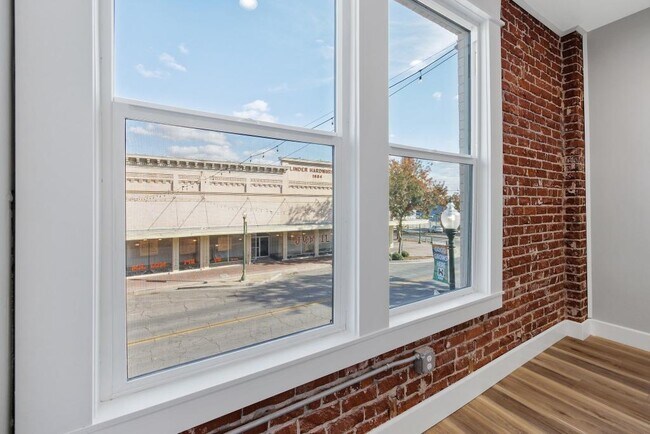 Building Photo - 147 S K St