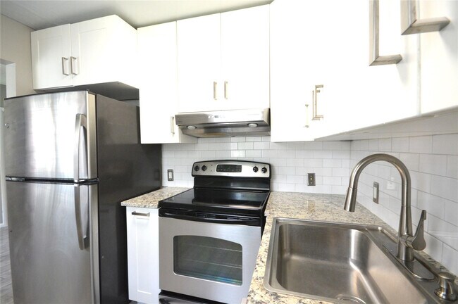 Building Photo - 144 Mansfield D