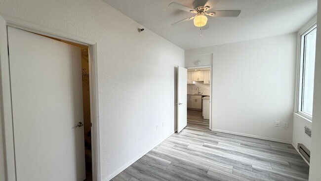Building Photo - The BAYCREST: Updated 1BR/1BA + Parking!  *AMSI*