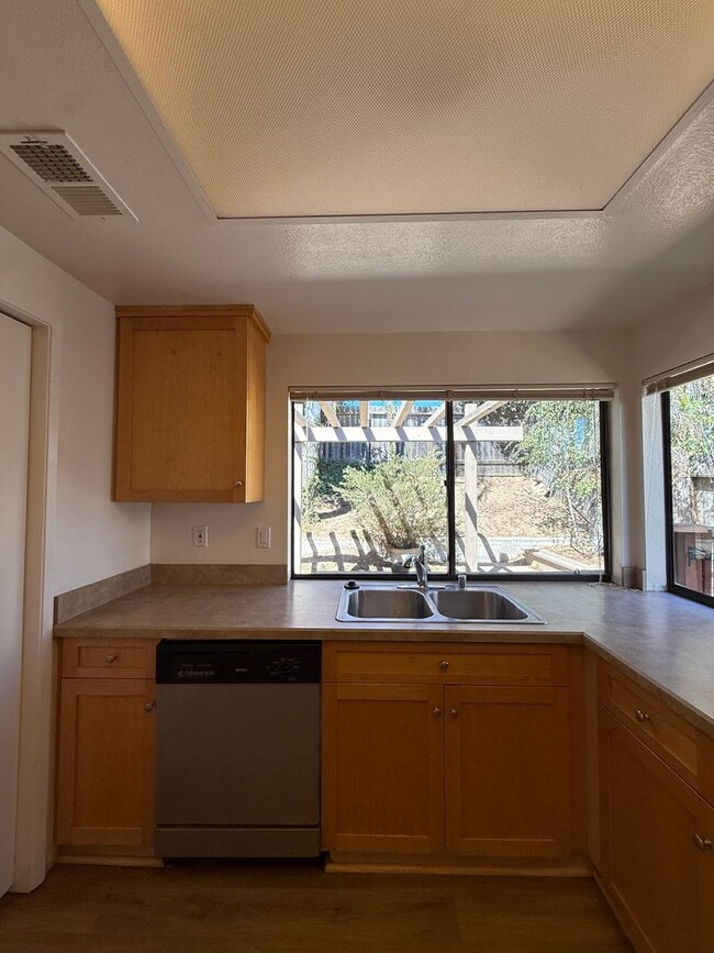 Building Photo - Located in Bauer Estates Near The Country ...