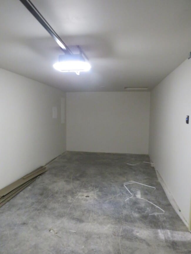 Building Photo - 5294 Christopher Dr
