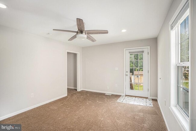 Building Photo - 235 Roberts Ave