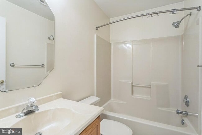 Building Photo - 14610 Balsam Ct